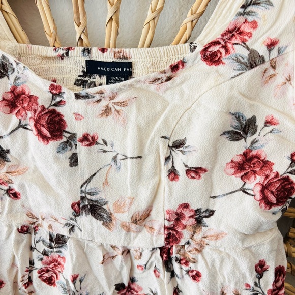 American Eagle Outfitters floral flutter Sleeve Crop Blouse - Picture 2 of 8